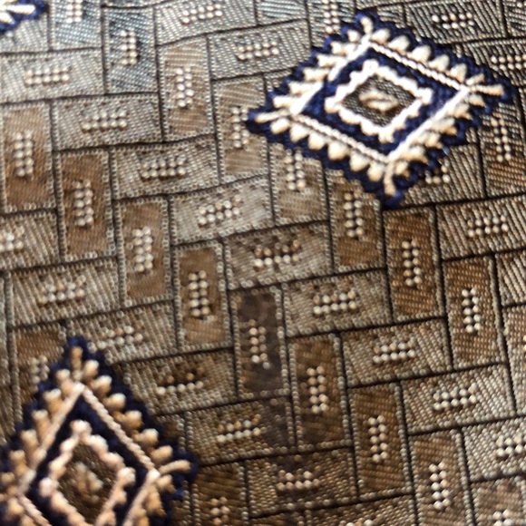 HICKEY FREEMAN 100% silk Made In Italy Muted Grey Blue Textured
Geometric NEW - Picture 9 of 16